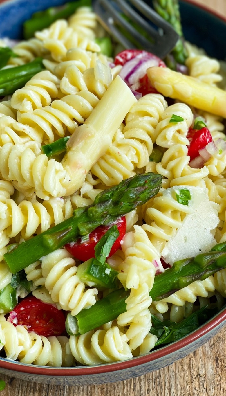 Nudelsalat-mit-Spargel-Rezept
