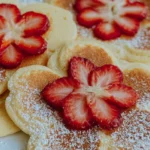 Pancake-Blumen-mit-Erdbeeren-Rezept