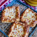 Schnelle-Rhabarber-Schnitten-mit-Blaetterteig-Frischkaese